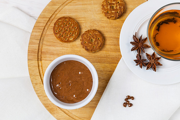 Взбитый мёд с плодами рожкового дерева (кэробом)